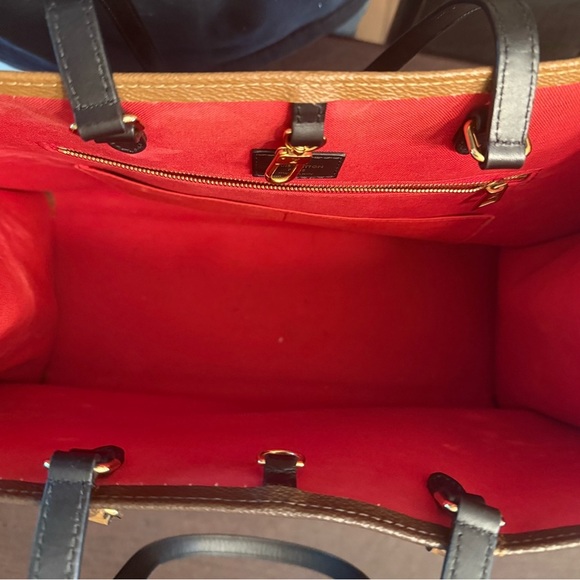 Louis Vuitton GIANT Onthego Tote COA included. - Picture 5 of 7
